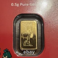 1/2 gram Gold Bar Snoopy with Gift Peanuts 60 Years of Charlie Brown Christmas 1/2 gram Gold Bar Snoopy with Gift Peanuts 60 Years of Charlie Brown Christmas