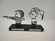 2 Hallmark Peanuts Wire Sculpture Charlie Brown Snoopy Linus Top Dog Fearless