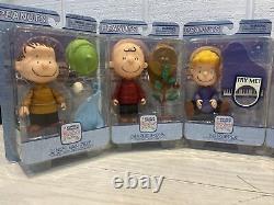 2006 A Charlie Brown Christmas Linus Charlie Schroeder Snoopy Lucy Lot Of 5 NEW