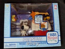 A CHARLIE BROWN CHRISTMAS Memory lane 6 Figures + Snoopy's doghouse