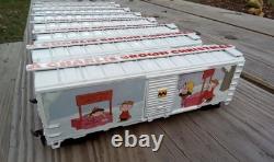 A Charlie Brown Christmas model train set HO scale athearn boxcar Snoopy peanuts