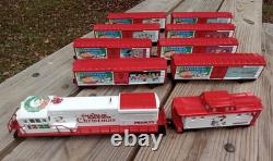 A Charlie Brown Christmas train set O gauge Lionel boxcars Snoopy engine caboose