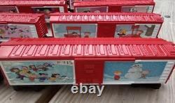 A Charlie Brown Christmas train set O gauge Lionel boxcars Snoopy engine caboose