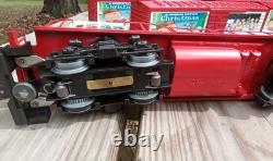 A Charlie Brown Christmas train set O gauge Lionel boxcars Snoopy engine caboose