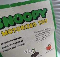 Aviva Snoopy Vintage Charlie Brown Motorizer Toy