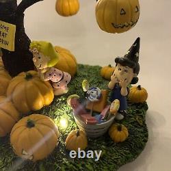 Bradford Exchange Peanuts It's The Great Pumpkin Charlie Brown LED Illuminated