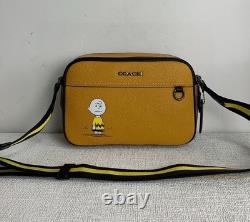 COACH × Peanuts C4026 Graham Crossbody with Charlie Brown Shoulder bag Yellow