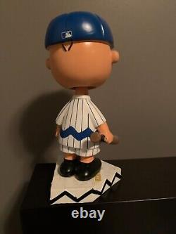 Charlie Brown Peanuts RAREST TORONTO BLUE JAYS Bobblehead (2014) Snoopy