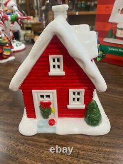 Charlie Brown's House Peanuts Dept 56 Christmas Village Lighted Building 799069