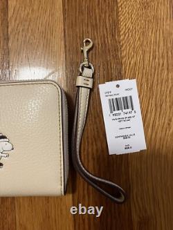Coach Peanuts Snoopy Charlie Brown Lucy Ice skating Wristlet wallet NWT $ 328