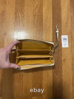 Coach Peanuts Snoopy Charlie Brown Lucy Ice skating Wristlet wallet NWT $ 328