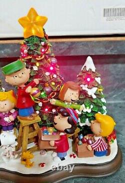Danbury Mint Christmas Time is here Peanuts Gang Charlie Brown Snoopy Woodstock