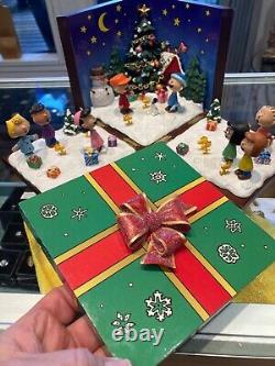 Danbury Mint Merry Christmas Charlie Brown Gift Box Panoramic Present Very Rare