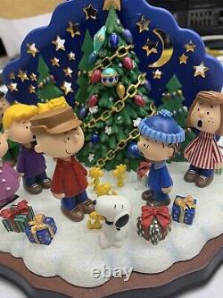 Danbury Mint Peanuts Christmas Carolers Charlie Brown Snoopy & Friends