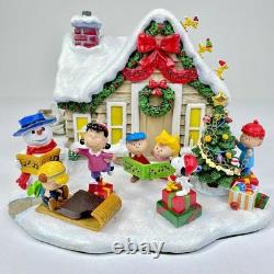 Danbury Mint Peanuts Christmas Cottage Lighted House Charlie Brown Snoopy NWB