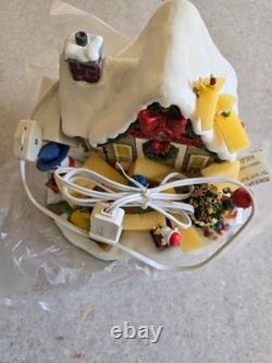 Danbury Mint Peanuts Christmas Cottage Lighted House Charlie Brown Snoopy NWB