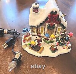 Danbury Mint Peanuts Christmas Lighted Cottage House Charlie Brown Snoopy FLAWS