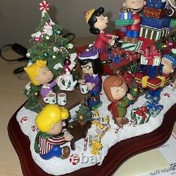 Danbury Mint Peanuts Christmas Sleigh Snoopy Charlie Brown Holiday Figurine ExCd