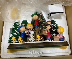 Danbury Mint Peanuts Christmas Time Is Here Charlie Brown Snoopy & Friends