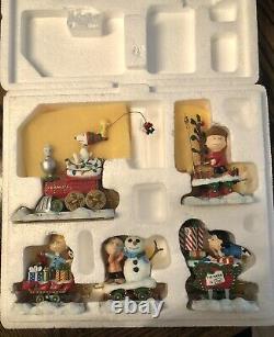 Danbury Mint Peanuts Christmas Train Decoration, Snoopy, Charlie Brown 5 Pieces