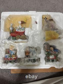 Danbury Mint Peanuts Christmas Train Snoopy, Charlie Brown, Lucy, Linus, Sally