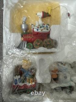 Danbury Mint Peanuts Christmas Train Snoopy, Charlie Brown, Lucy, Linus, Sally