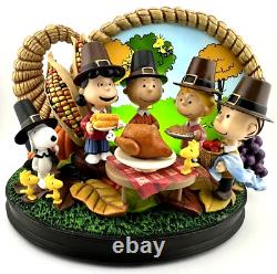 Danbury Mint Peanuts Happy Thanksgiving Charlie Brown Lighted Sculpture Mint