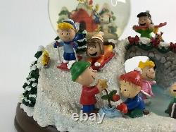 Danbury Mint Peanuts ULTIMATE WINTER Christmas SNOW GLOBE Charlie Brown Snoopy