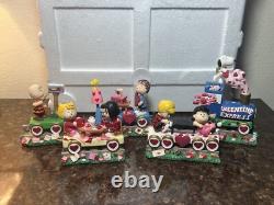 Danbury Mint Peanuts Valentine Express Train Set of 5 Snoopy Charlie Brown READ