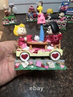 Danbury Mint Peanuts Valentine Express Train Set of 5 Snoopy Charlie Brown READ