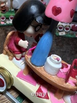 Danbury Mint Peanuts Valentine Express Train Set of 5 Snoopy Charlie Brown READ