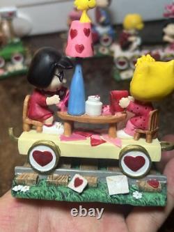 Danbury Mint Peanuts Valentine Express Train Set of 5 Snoopy Charlie Brown READ
