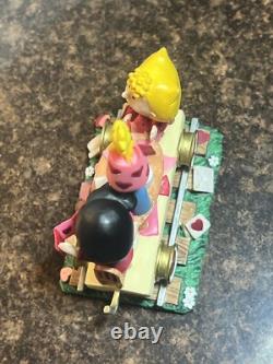 Danbury Mint Peanuts Valentine Express Train Set of 5 Snoopy Charlie Brown READ