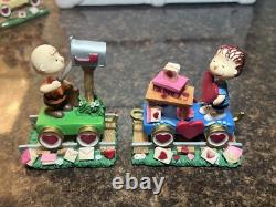 Danbury Mint Peanuts Valentine Express Train Set of 5 Snoopy Charlie Brown READ