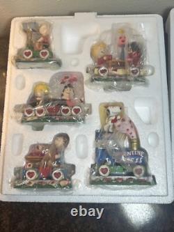 Danbury Mint Peanuts Valentine Express Train Set of 5 Snoopy Charlie Brown READ
