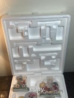 Danbury Mint Peanuts Valentine Express Train Set of 5 Snoopy Charlie Brown READ