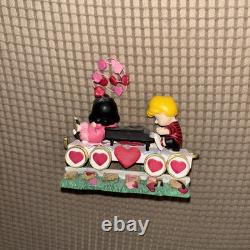 Danbury Mint Peanuts Valentines Day Train Snoopy Charlie Brown