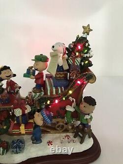 Danbury Mint The Peanuts Gang Christmas Sleigh Light Up Snoopy Charlie Brown