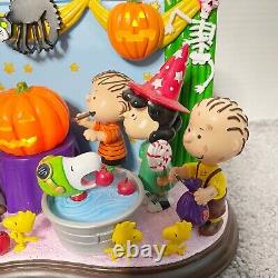 Danbury Mint Trick or Treat, Charlie Brown! Lighted Halloween Display RARE