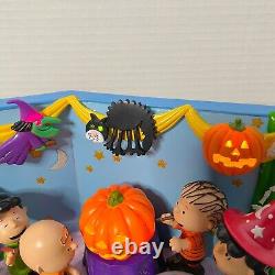 Danbury Mint Trick or Treat, Charlie Brown! Lighted Halloween Display RARE