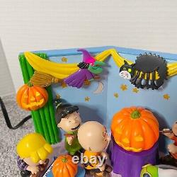 Danbury Mint Trick or Treat, Charlie Brown! Lighted Halloween Display RARE