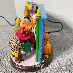 Danbury Mint Trick or Treat, Charlie Brown! Lighted Halloween Display RARE