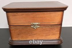 Danbury mint Snoopy Charlie Brown Valentines Day Candy Shoppe Music Box Exc. Cond