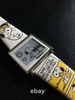 Epson Smart Canvas Peanuts Charlie Brown BEAGLE HUG Snoopy Digital Wrist Watch