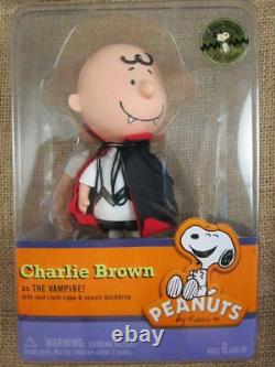 Figure Snoopy Charlie Brown Linus Sari Dracula Movable From JAPAN FedEx No. 6997
