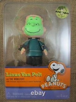 Figure Snoopy Charlie Brown Linus Sari Dracula Movable From JAPAN FedEx No. 6997