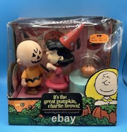 Fun Forever Peanuts It's The Great Pumpkin Charlie Brown Lucy Party Play Set New
