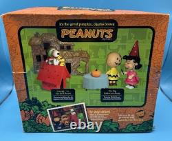 Fun Forever Peanuts It's The Great Pumpkin Charlie Brown Lucy Party Play Set New