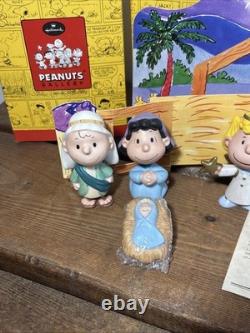 Hallmark 2001 Peanuts Gallery Nativity Set Snoopy Charlie Brown Lucy