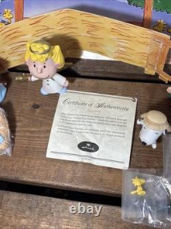 Hallmark 2001 Peanuts Gallery Nativity Set Snoopy Charlie Brown Lucy